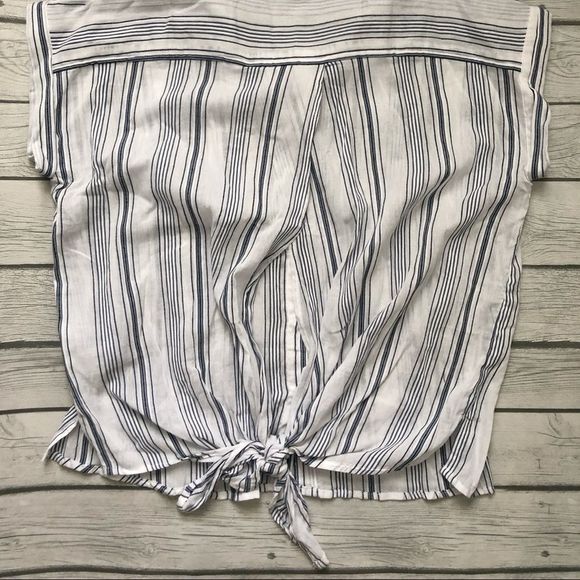 Thread and Supply button down top- medium - Picture 8 of 9